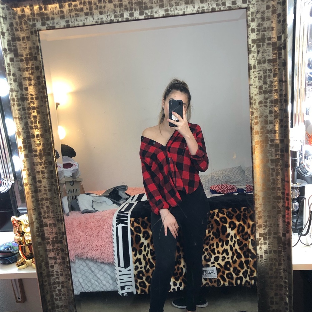 Bundle of two flannels .